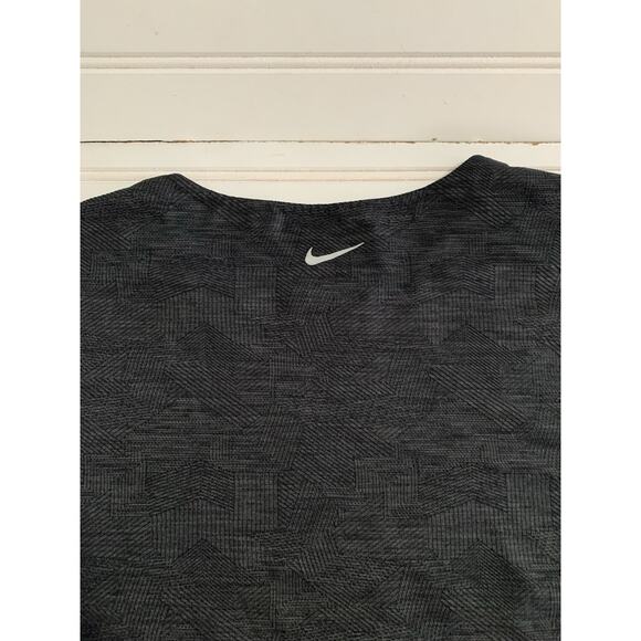 Nike Shirt Womens X-Small Black DriFit Medalist Running Top Long Sleeve Workout - Picture 2 of 8